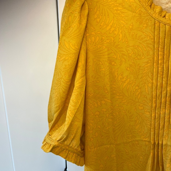 Loft Women’s Blouse with ruffled border at neck and arms; button detail M - Picture 2 of 10